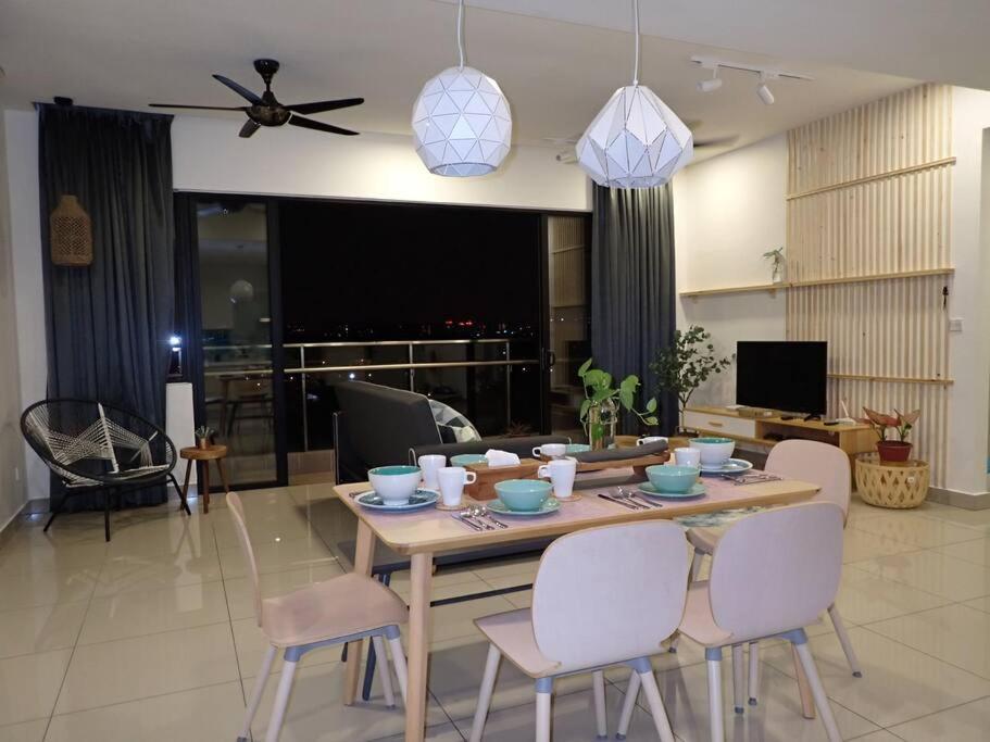 Hinode Geniehome 3Br Free Wifi And Carpark At Utropolis Shah Alam Exterior photo